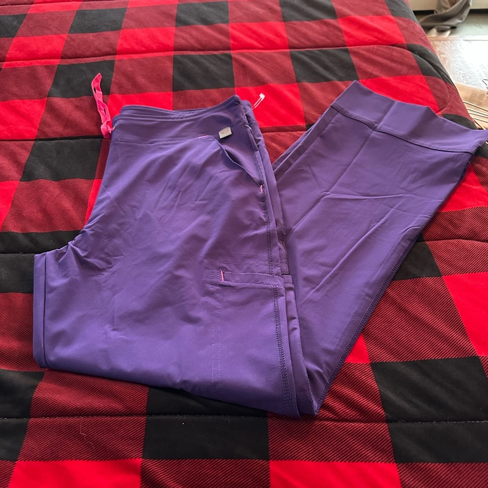 Women's Smitten Scrub Pants NWT